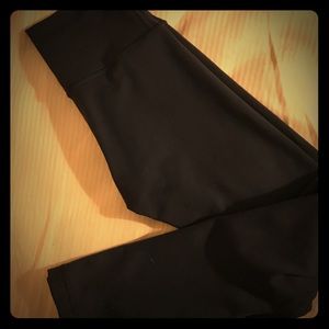 Black Lululemon 7/8 high rise Wunder Under size 4